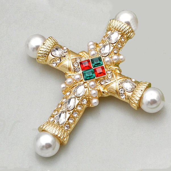 Miniature : Grande broche en forme de croix avec cristaux et perles en métal doré
