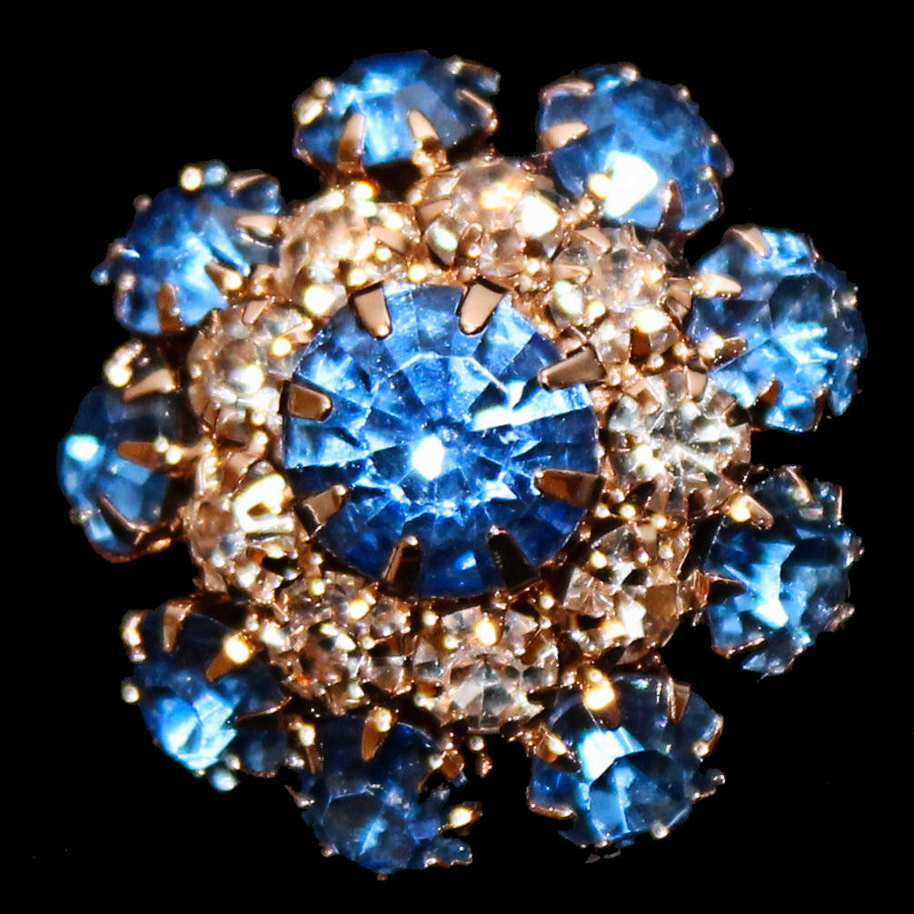 Gold-coloured vintage-style button with white rhinestones and blue crystals, 21 mm