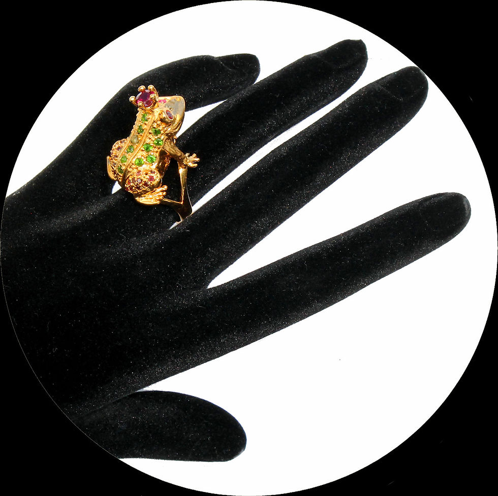 Thumbnail: Frog king ring with tsavorite and ruby in gold-plated silver, size 17