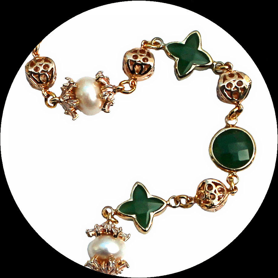 Thumbnail: Long necklace with pagoda pendant, green crystals and freshwater pearls