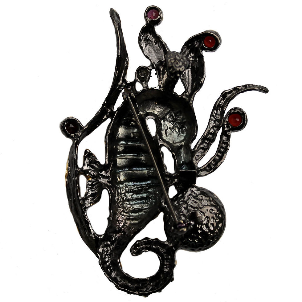 Miniature : Broche Hippocampe avec rubis et perle en argent noirci et doré