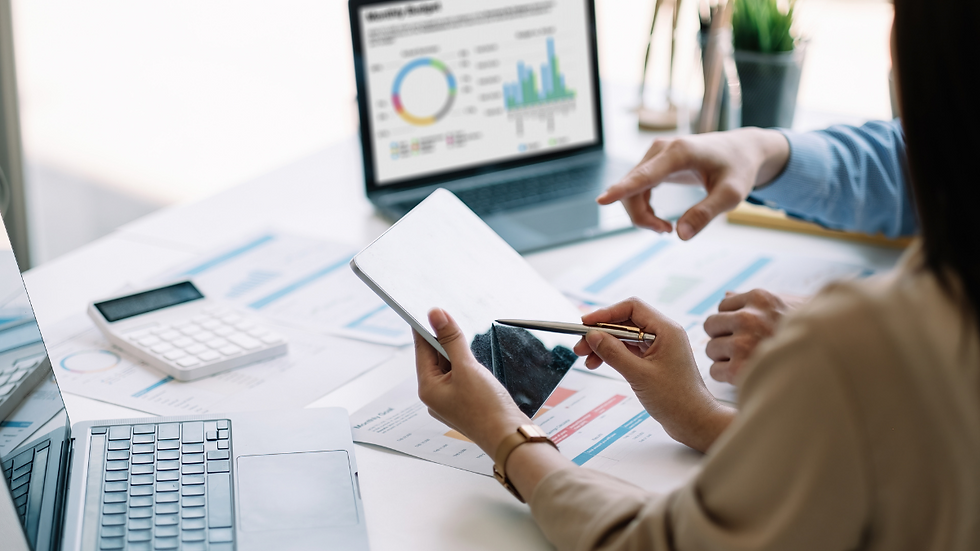 O conceito de procurement orchestration integra sistemas e stakeholders em um fluxo único de dados e decisões, transformando o processo source-to-pay em função estratégica.