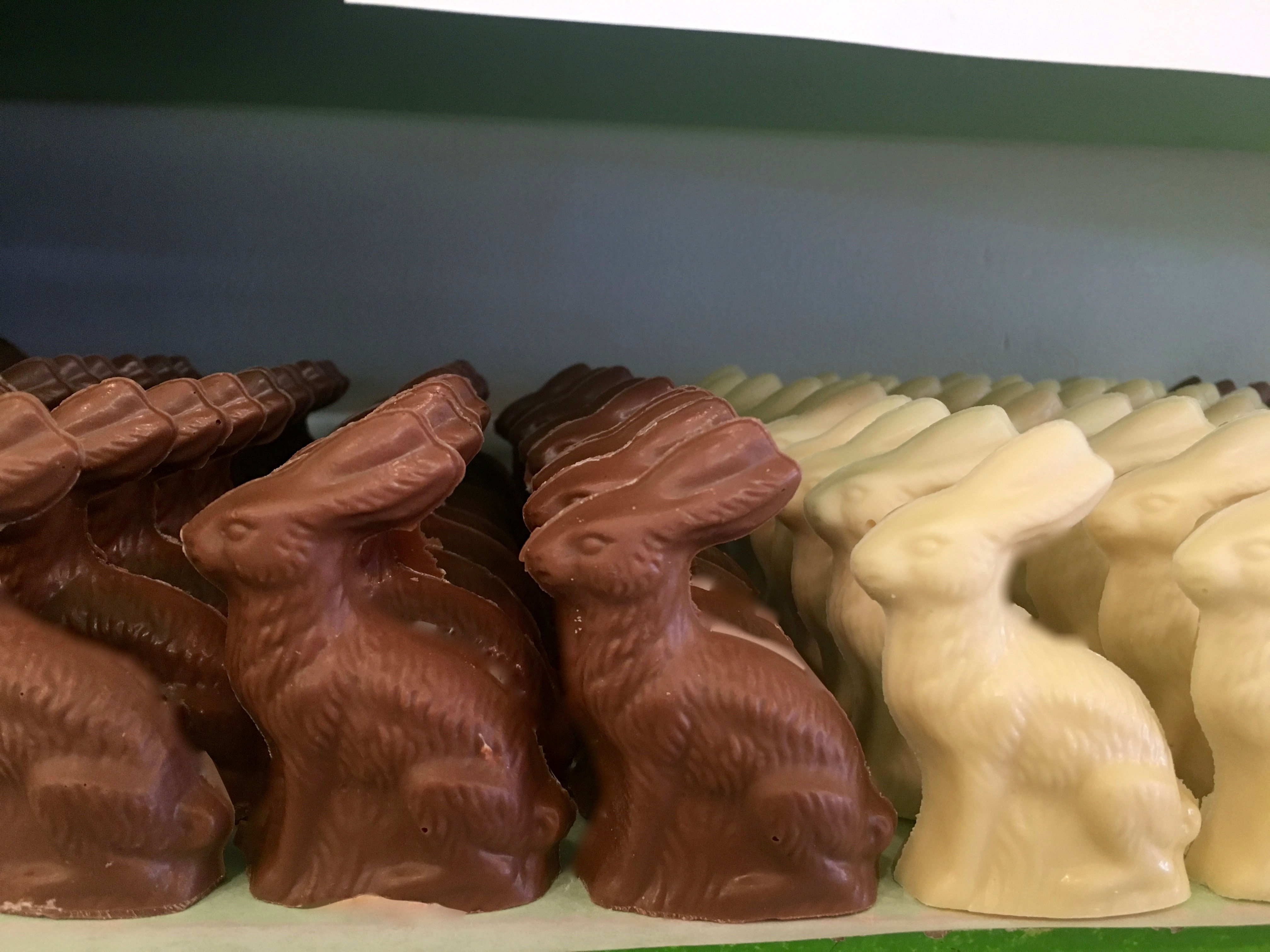 Traditional sitting rabbit 1 1/2 oz.