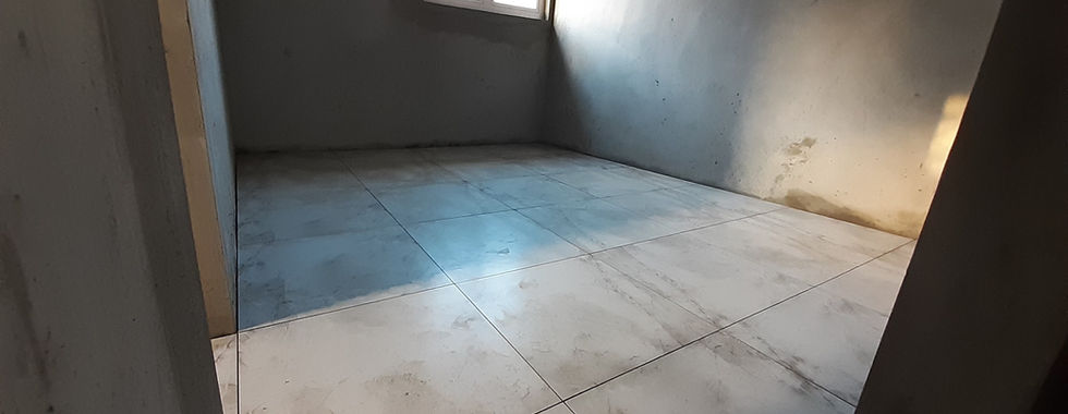 Sol carrelé dans une pièce