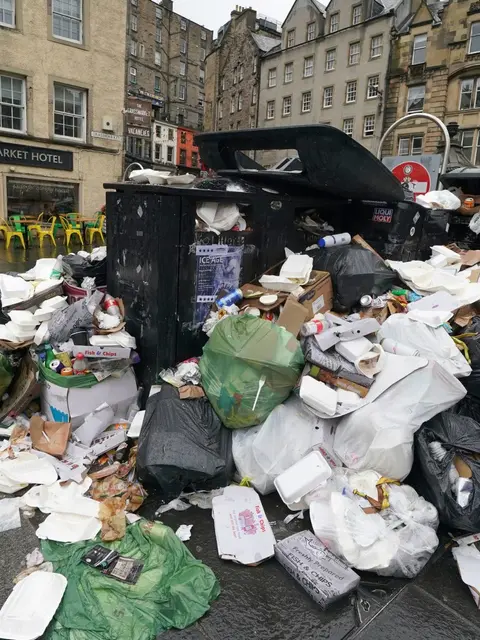 TRASH IN LONDON