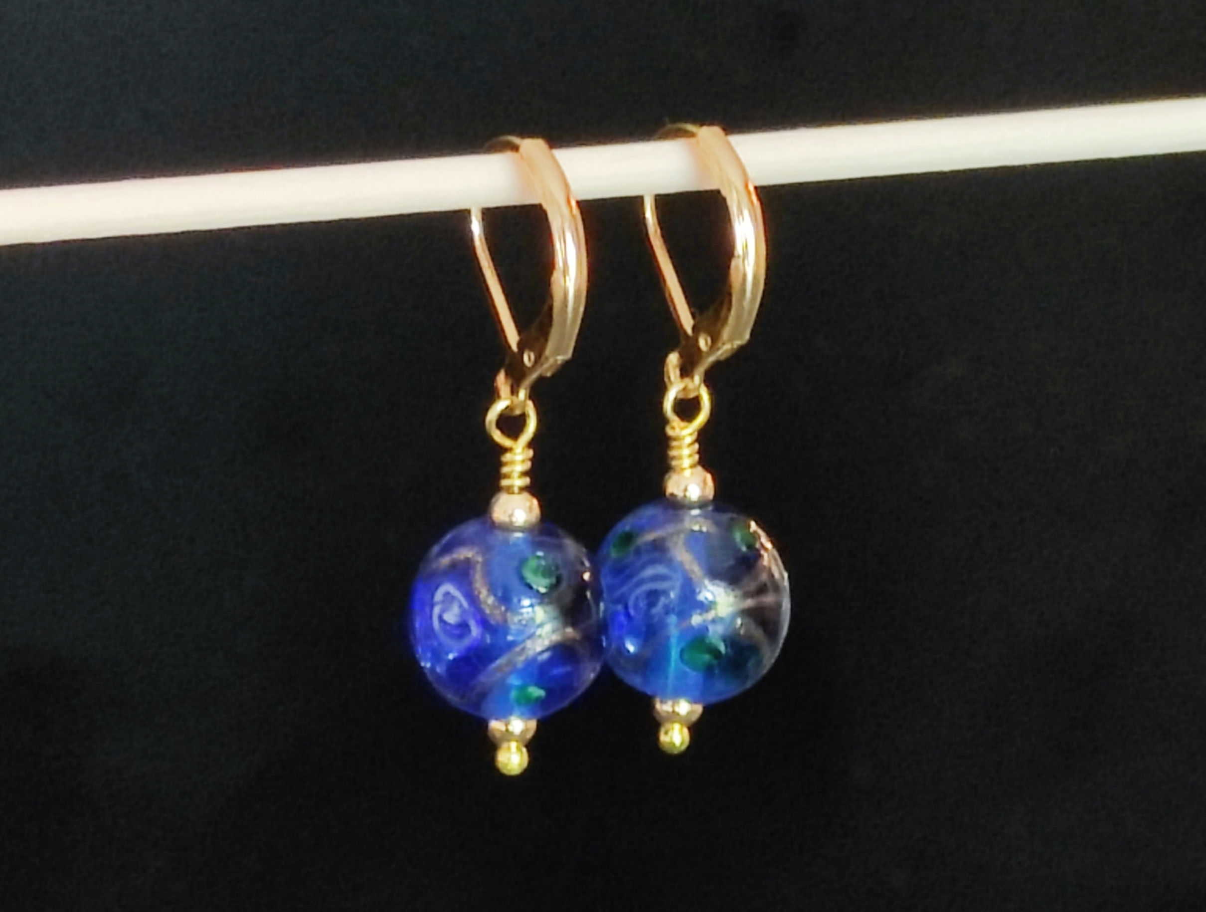 Handgefertigte Murano Glas Ohrringe Edelstein Ohrhänger blau gold handbemalt Geschenk Frau Freundin Mutter Energieschmuck