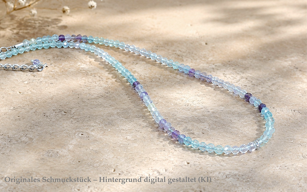 Echte Fluorit Kette aus 4 mm facettierten Fluorit-Perlen mit Edelstahlverschluss, Logo-Anhänger und handgefertigtem Edelstein