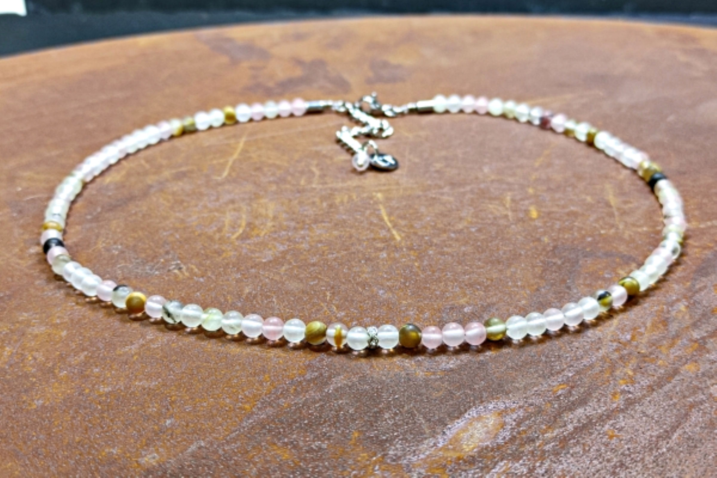 Handgefertigte Turmalin Quarz Halskette Edelsteinkette rosa beige weiß Energieschmuck Geschenk Frau Freundin Tochter Mutter