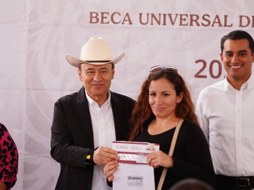 Gobernador Durazo entrega a más de 760 estudiantes de secundaria Beca Universal Rita Cetina
