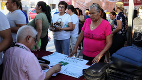 Gobernador Durazo cumple a familias de la colonia Las Peredas con servicios gratuitos de “Sonora Atiende”