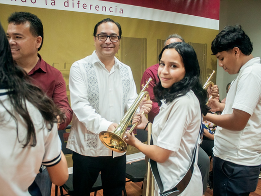 Realiza Ayuntamiento de Guaymas ceremonia de abanderamiento de escoltas y entrega de medias bandas de guerra