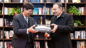Sonora avanza negociación con el gigante tecnológico FOXCONN; iniciarán ruta para impulsar ciudades inteligentes y electromovilidad