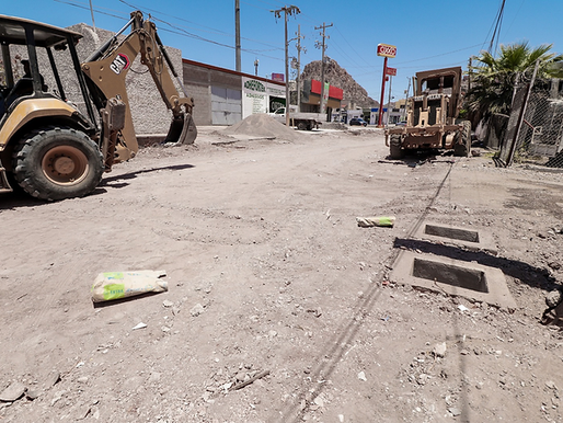 Avanza Ayuntamiento de Guaymas trabajos de construcción de pavimento en colonia Las Villas