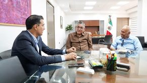 Alcalde Luis Fuentes gestiona ante la SEC beneficios para el sector educativo en Empalme