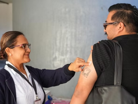 Instala Gobierno de Sonora punto de vacunación invernal en Centro de Gobierno