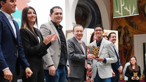 Gobernador Durazo premia con 100 mil pesos a ganadores del Premio Estatal de la Juventud 2024
