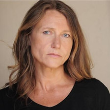 Headshot Mary Buss.jpg