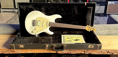 Guitarra Music Man silhouette special / branco perola – 2001 | MM Shop