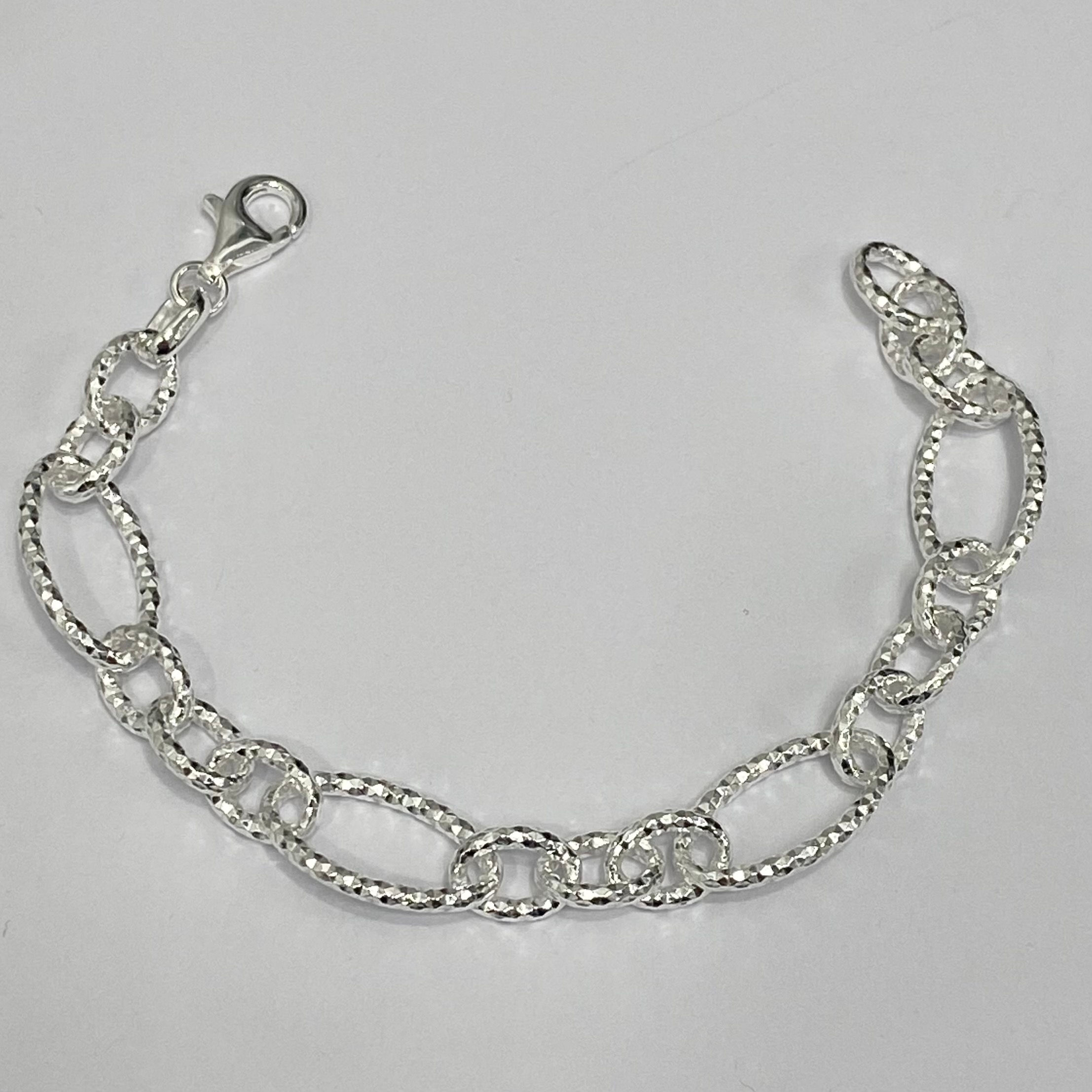 Pulsera de plata de primera ley.