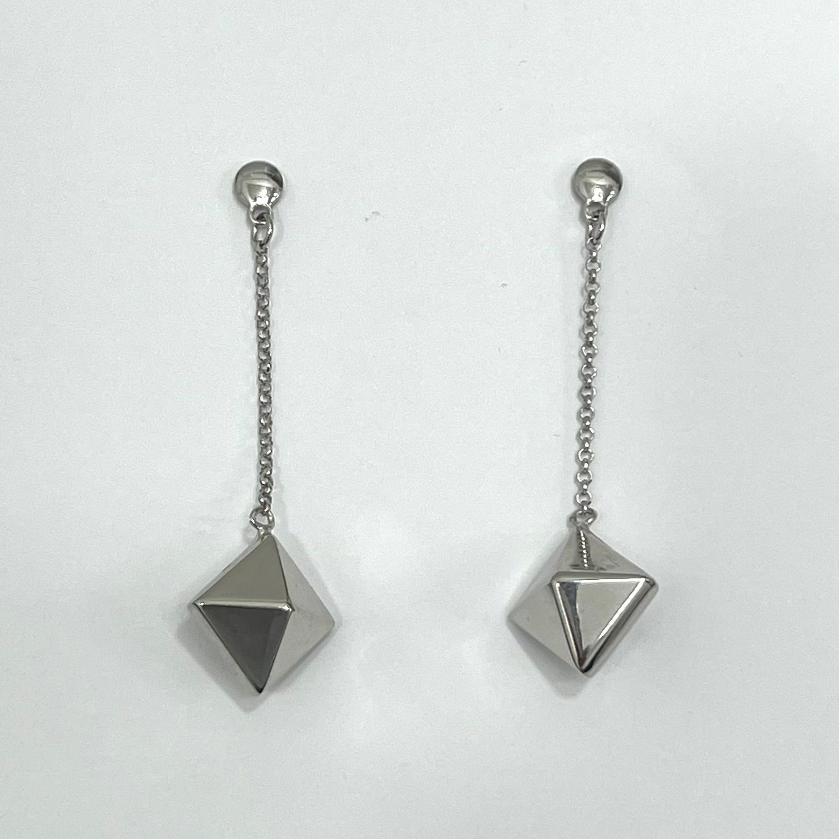 Pendientes tachuela, de plata de 1ª ley rodidada.