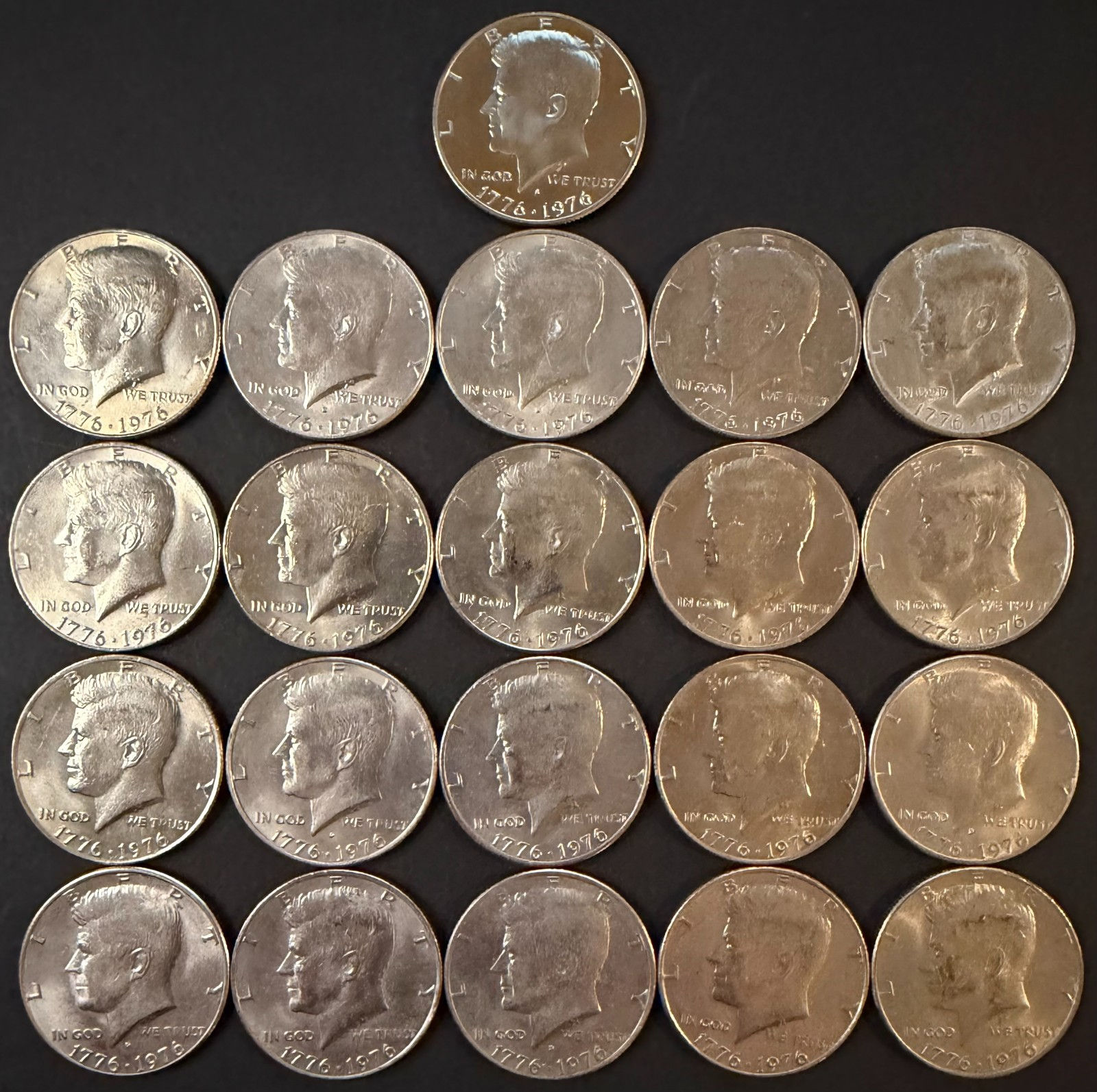 21x Kennedy Bicentennial Half Dollars (1776–1976) – Clad Lot – Incl Proof