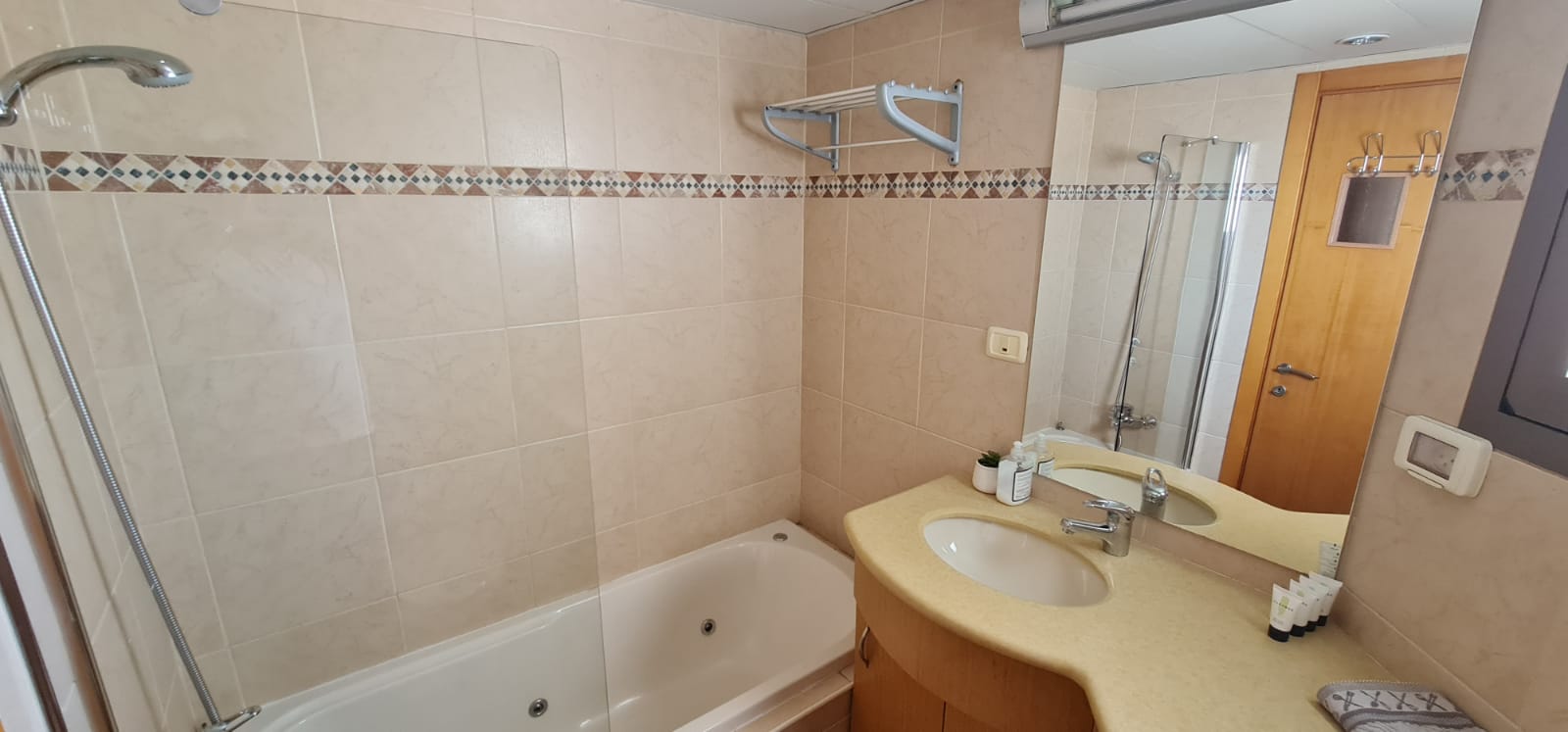 חזית בניין דירת האירוח ברחוב שוהם 10 בשכונת שחמון אילת 6