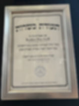 Obtener un certificado de kashrut en Guayaquil, o en cualquier ciudad fuera de los principales centros judĆos, presenta desafĆos Ćŗnicos. La complejidad radica en la falta de una gran población judĆa y, por lo tanto, una menor concentración de rabinos y organizaciones capacitadas para realizar las inspecciones y supervisiones necesarias para certificar la kashrut.