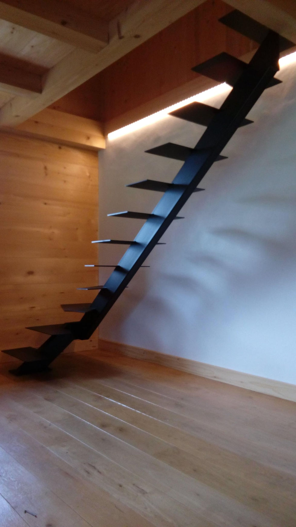 Escalier à limon central droit