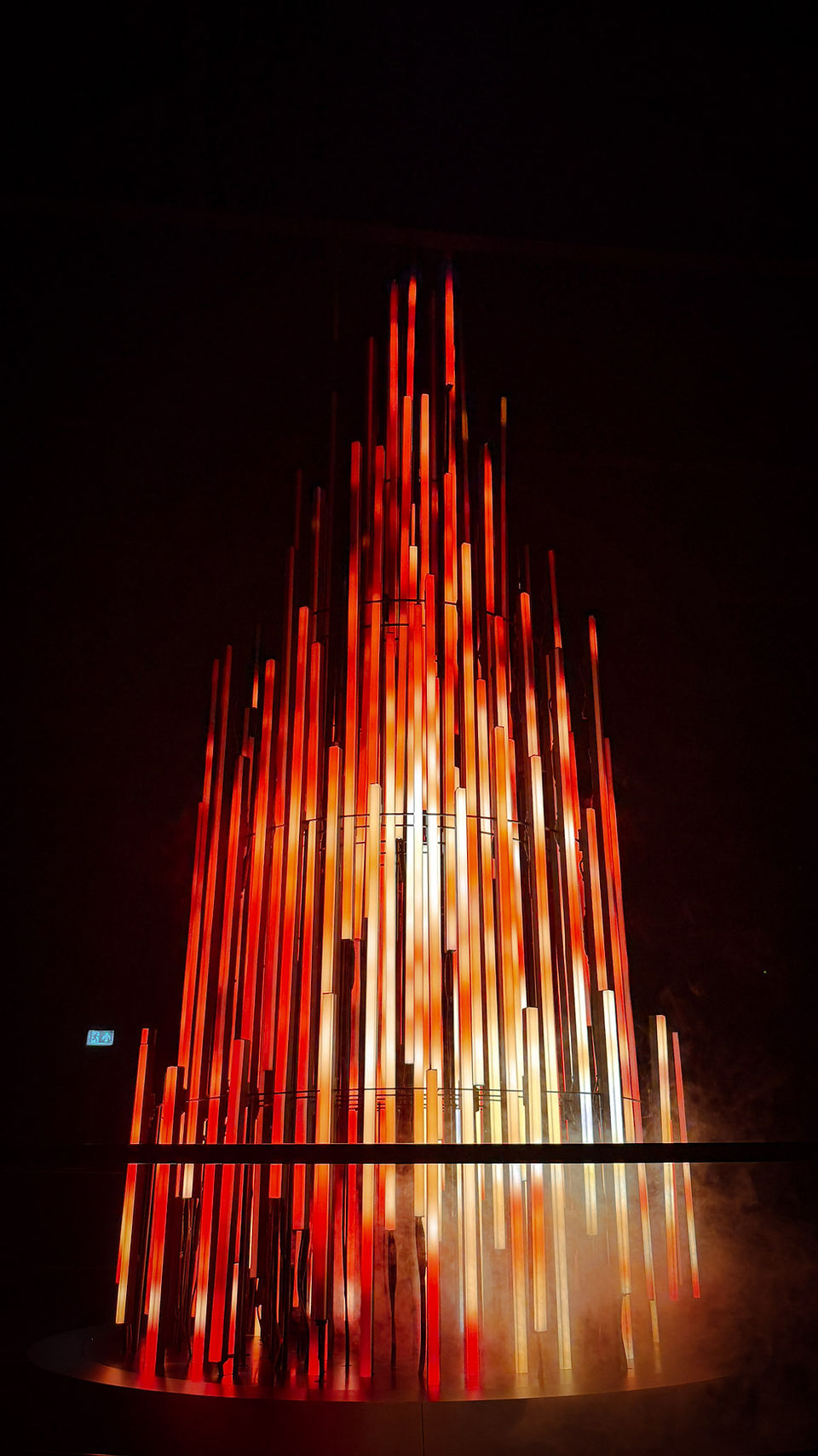 Minimalist light grid with vertical and horizontal beams inside Dark Matter Berlin immersive media art exhibition