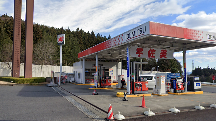 Top Gear Series 11 Episode 4 - Jeremy driving the Nissan GT-R and pulling off of the motorway and into a fuel station.