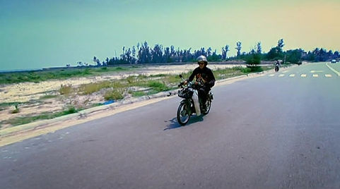 Top Gear - S12E08 Driving motorbikes from the south of Vietname to the north