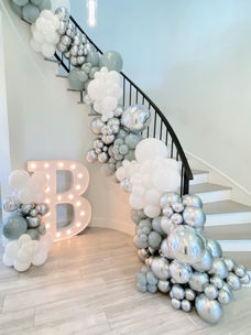Stair case organic balloon garland
white, silver and gray balloon garland