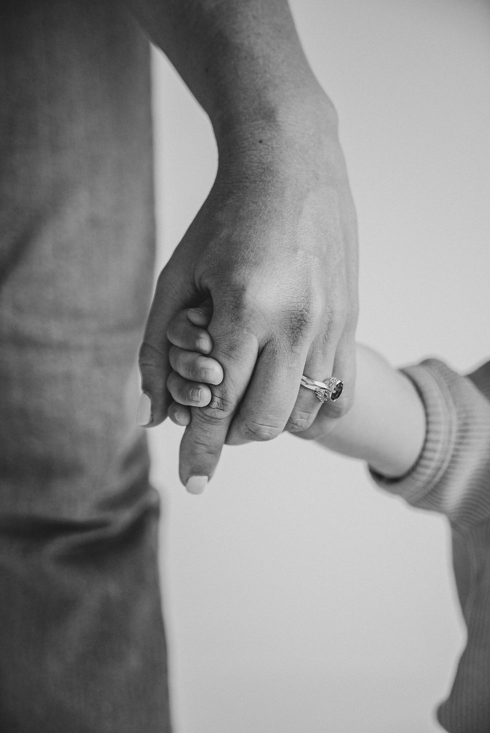 kelly suggate and daughter holding hands