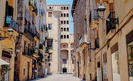 barri-gotic-barcelona-alley.jpg