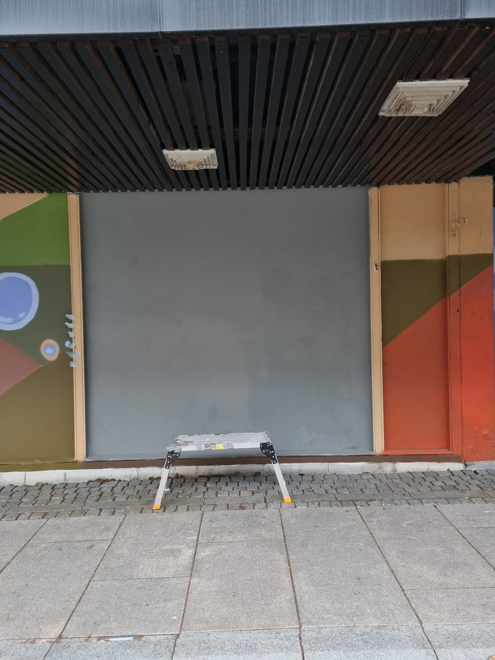 Bakgrunnen er klar ! Flere sjablonger skal henges opp.