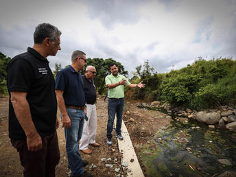 Senador Chino Roque y legisladores de la Florida Sur-Central visitan barrios afectados por María en