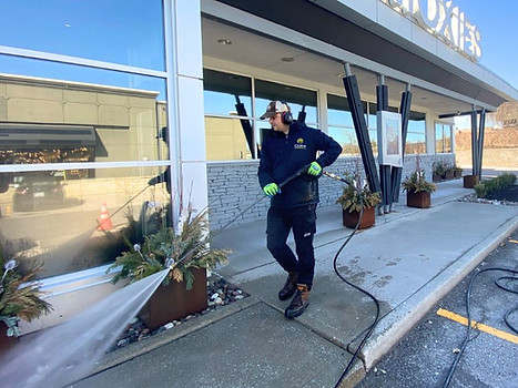 Commercial pressure washing services by Como Maintenance