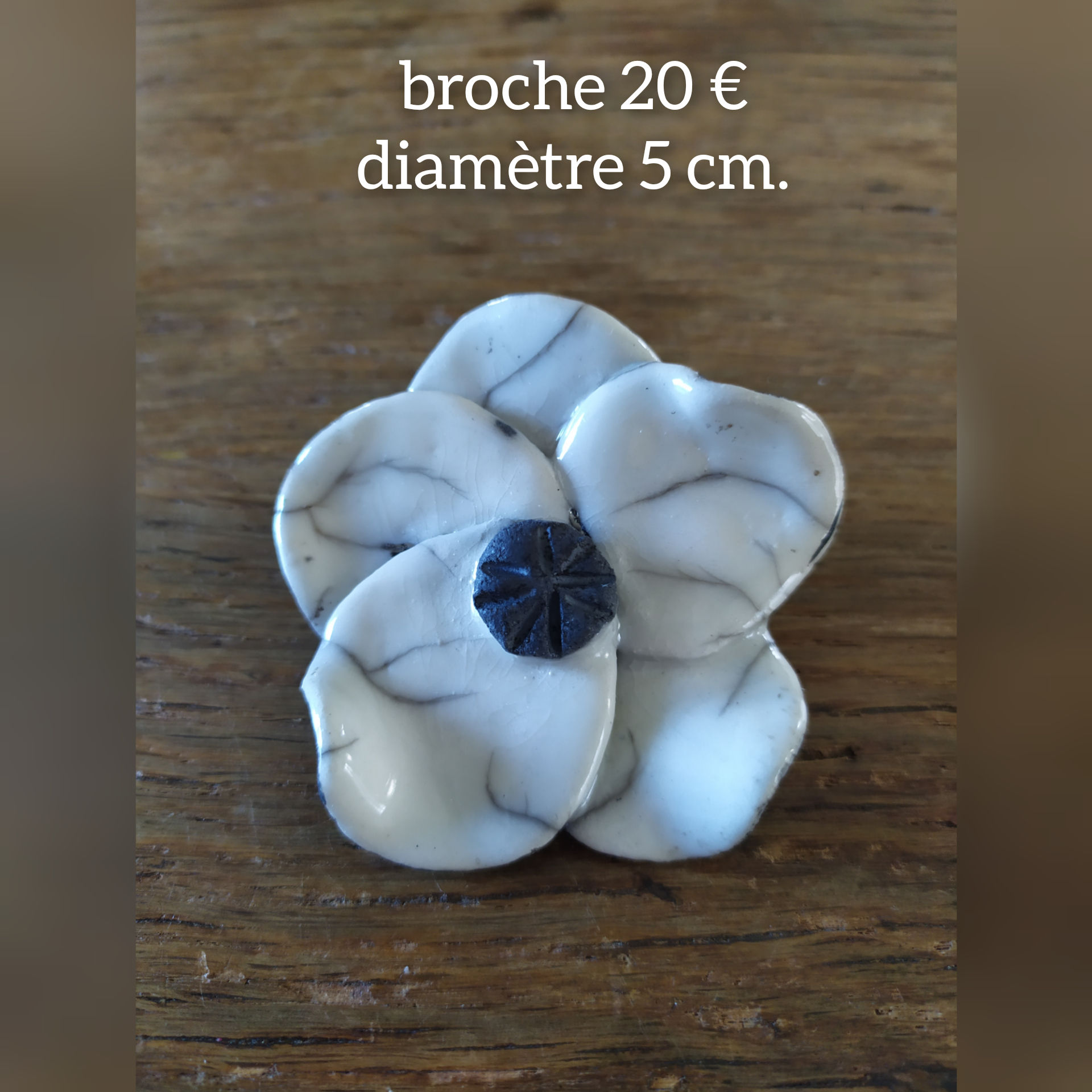 BROCHE FLEUR BLANCHE EN RAKU (Petite)