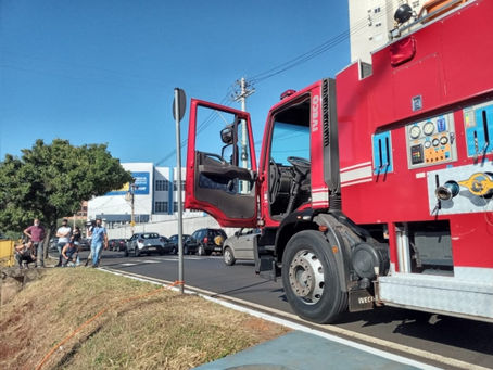 Homem rouba loja, foge da polícia, se esconde em córrego e acaba preso. FRANCA SP