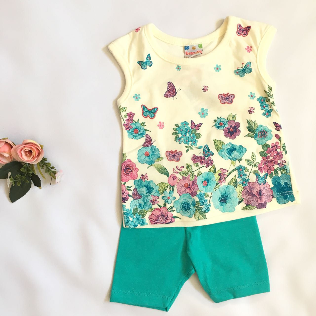 Conjunto Borboletas e Flores Verde