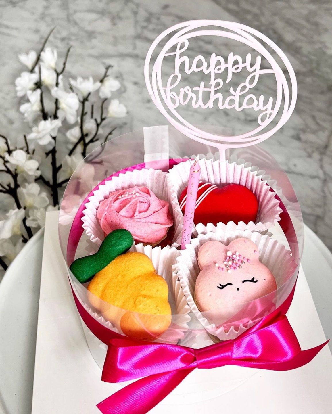 Small assorted macaron cake