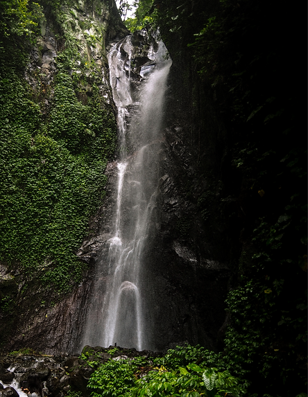 Cascade à Les, à Bali
