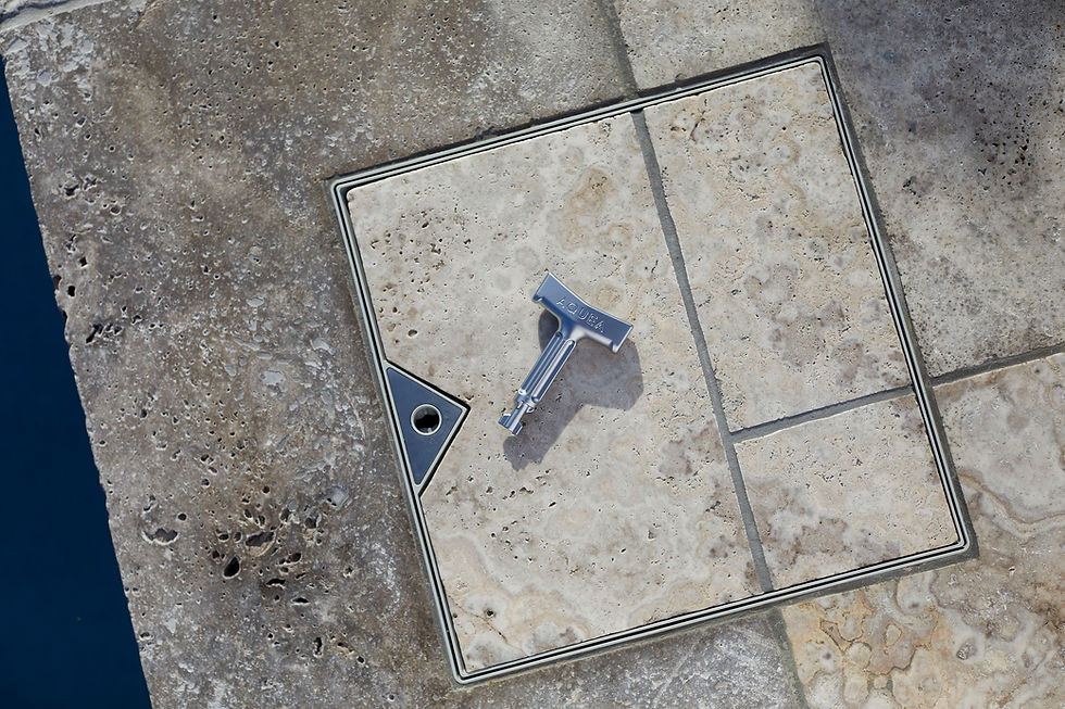 Thumbnail: AQUEA V-Lock polymer skimmer lid