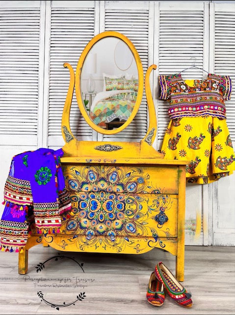 Thumbnail: Belles & Whistles "Retro Peacock"