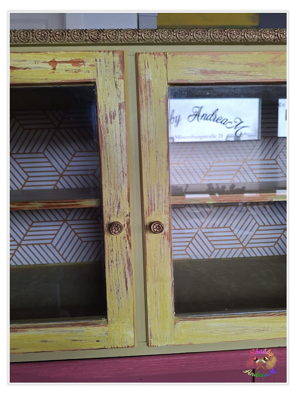 Miniaturbild: QUEENS GLORY Glashängeschrank