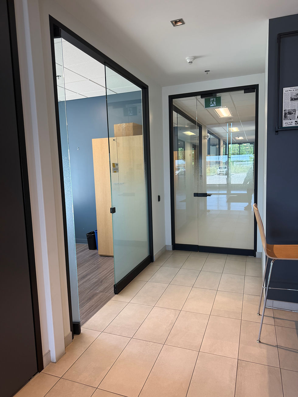 Film intimité pour fenêtres de maison offrant une visibilité réduite