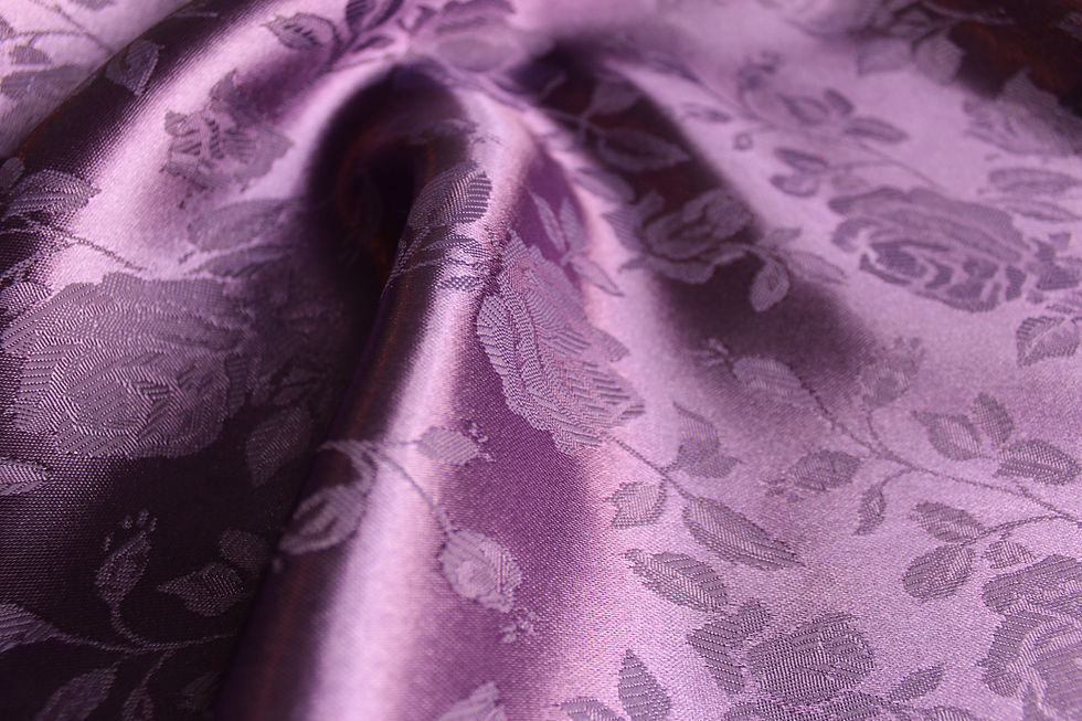 Jacquard-Satin lila mit Rosen