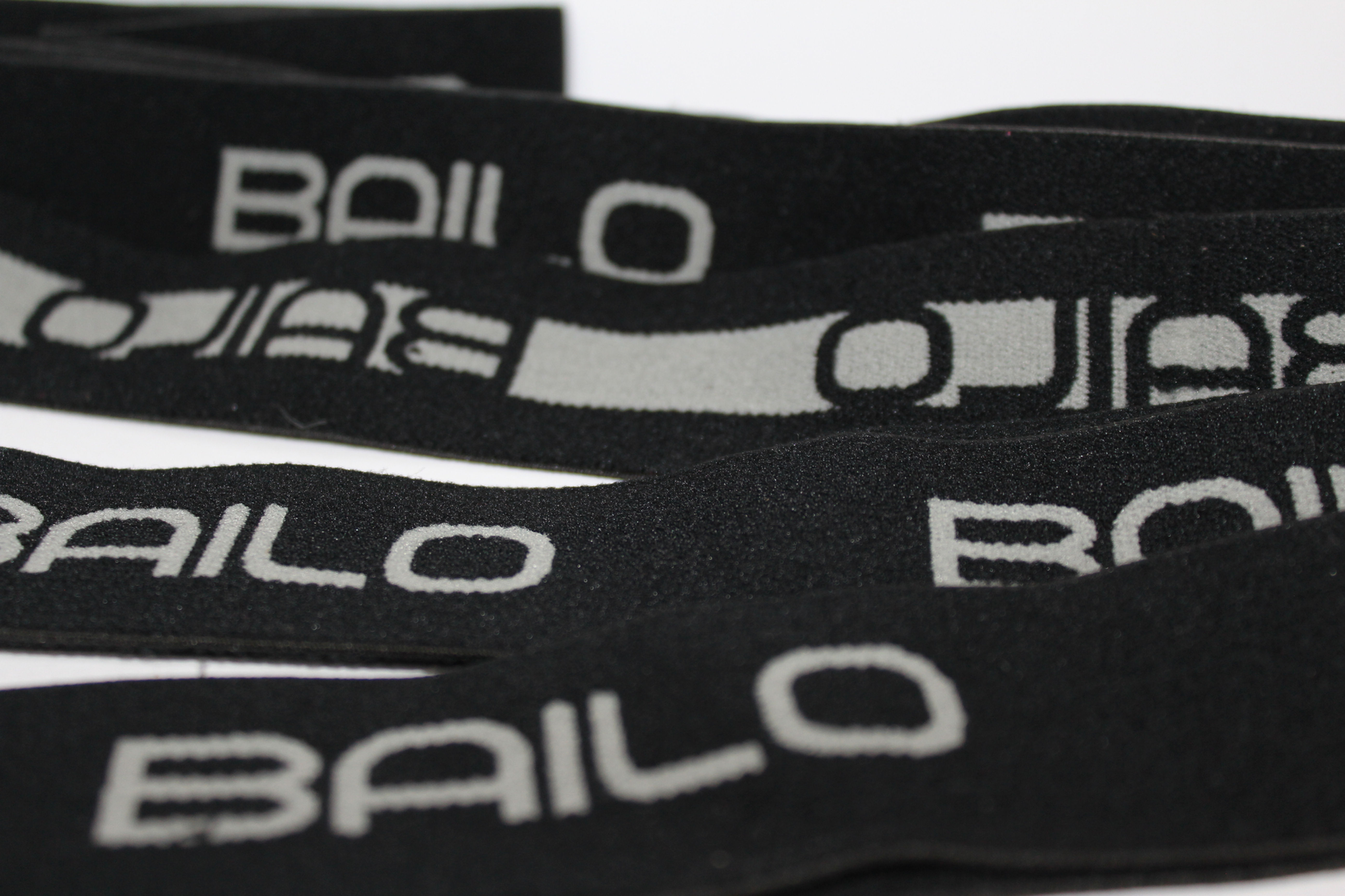 Schwarzes Gummiband mit Bailo-Aufdruck