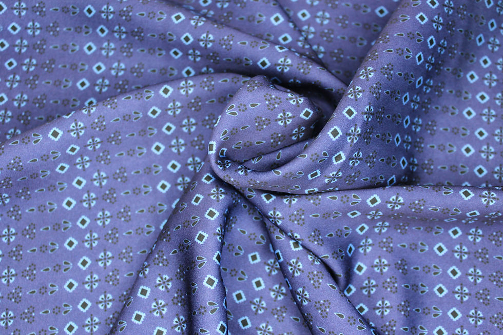Blauer Stoff mit geometrischem Rautenmuster