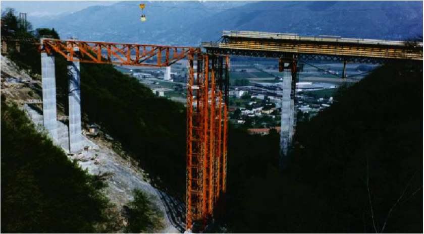 Autoroute_traversant_les_Alpes_Suisses_(
